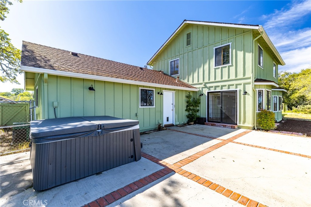 10870 Santa Ana Road Atascadero, CA 93422 - Photo 49 of 67 Whether you're entertaining or simply relaxing, there is plenty of room to spread out and enjoy the outdoors.