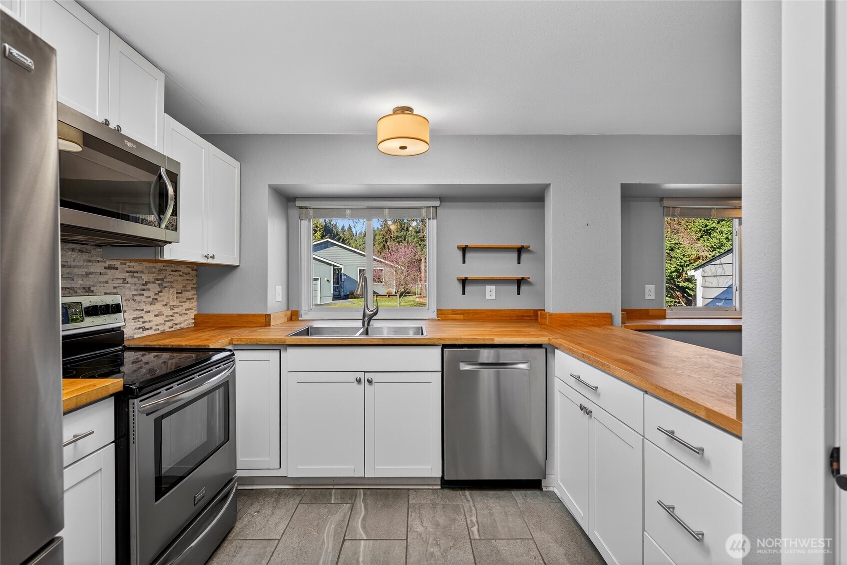 523 Kloshe Way La Conner, WA 98257 - Photo 11 of 39
