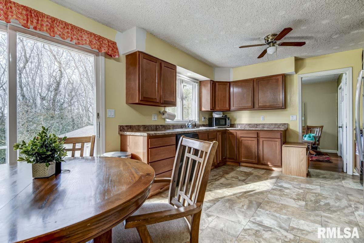 7811 Olde Carriage Way Springfield, IL 62712 - Photo 6 of 32