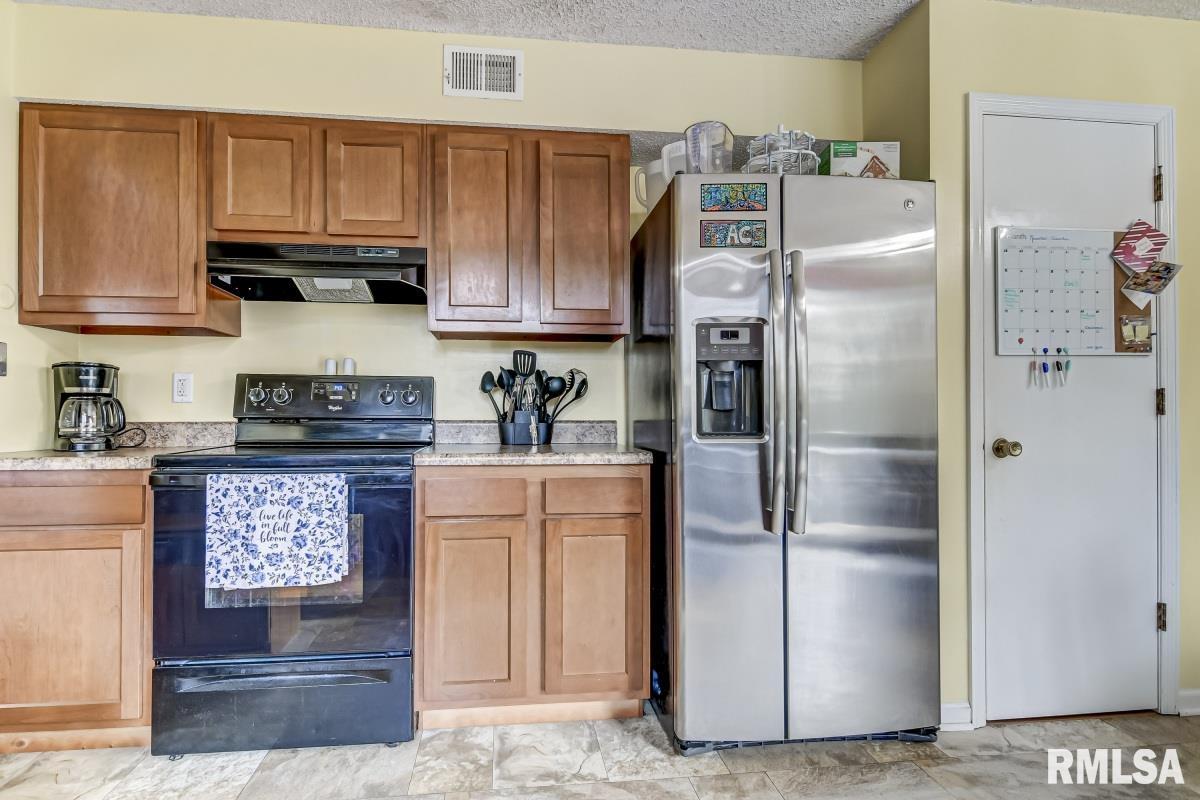 7811 Olde Carriage Way Springfield, IL 62712 - Photo 8 of 32