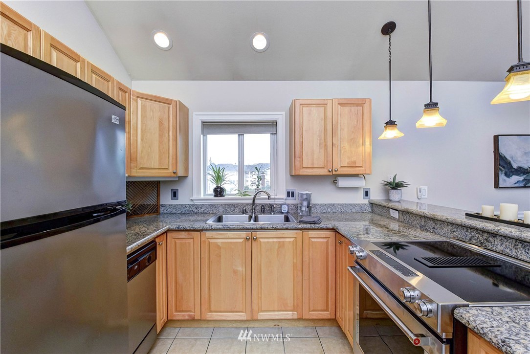 3315 Rockefeller Avenue, Unit 6 Everett, WA 98201 - Photo 8 of 22