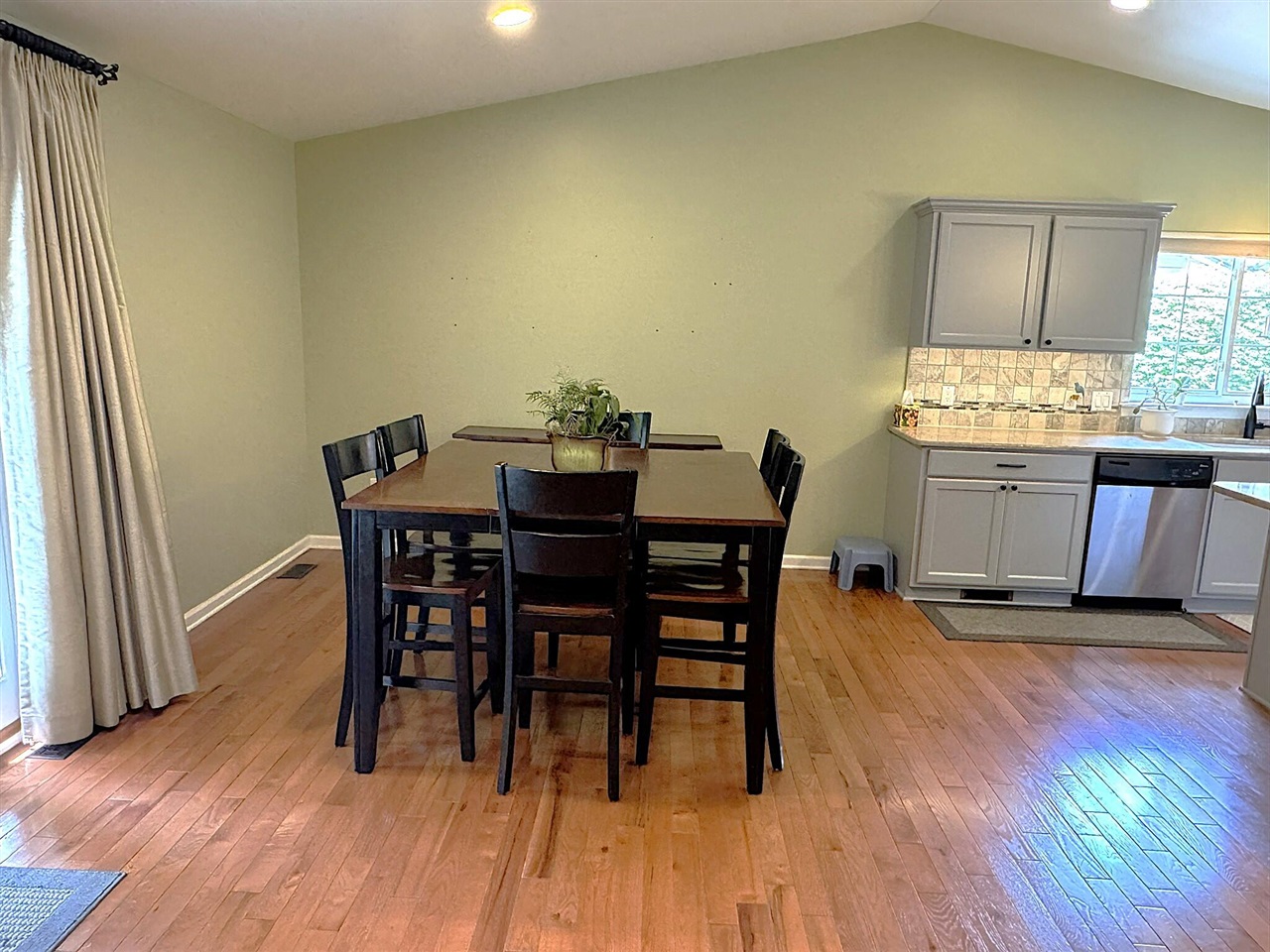 39889 Coronation Road Canton, MI 48188 - Photo 21 of 51