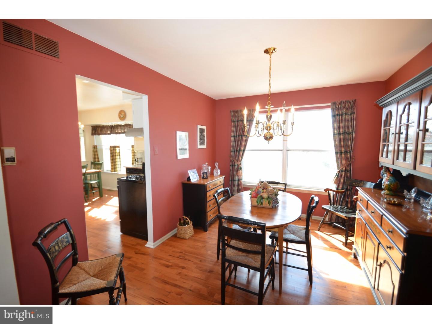 538 Waltham Lane Perkasie, PA 18944 - Photo 7 of 23 Dining Room