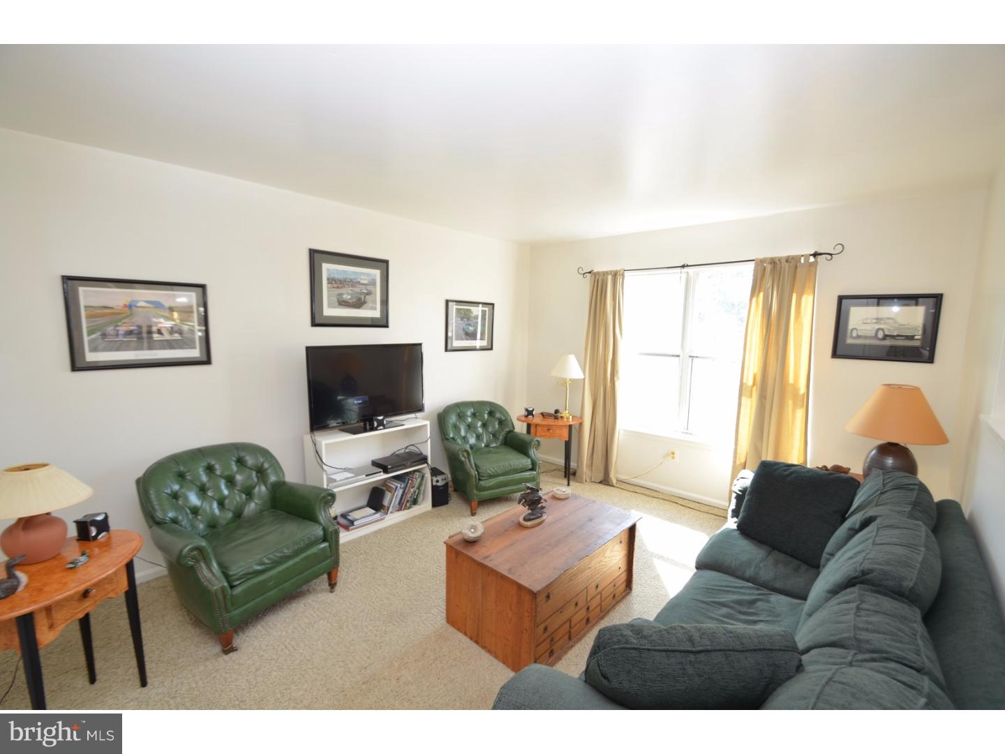 538 Waltham Lane Perkasie, PA 18944 - Photo 9 of 23 Family Room