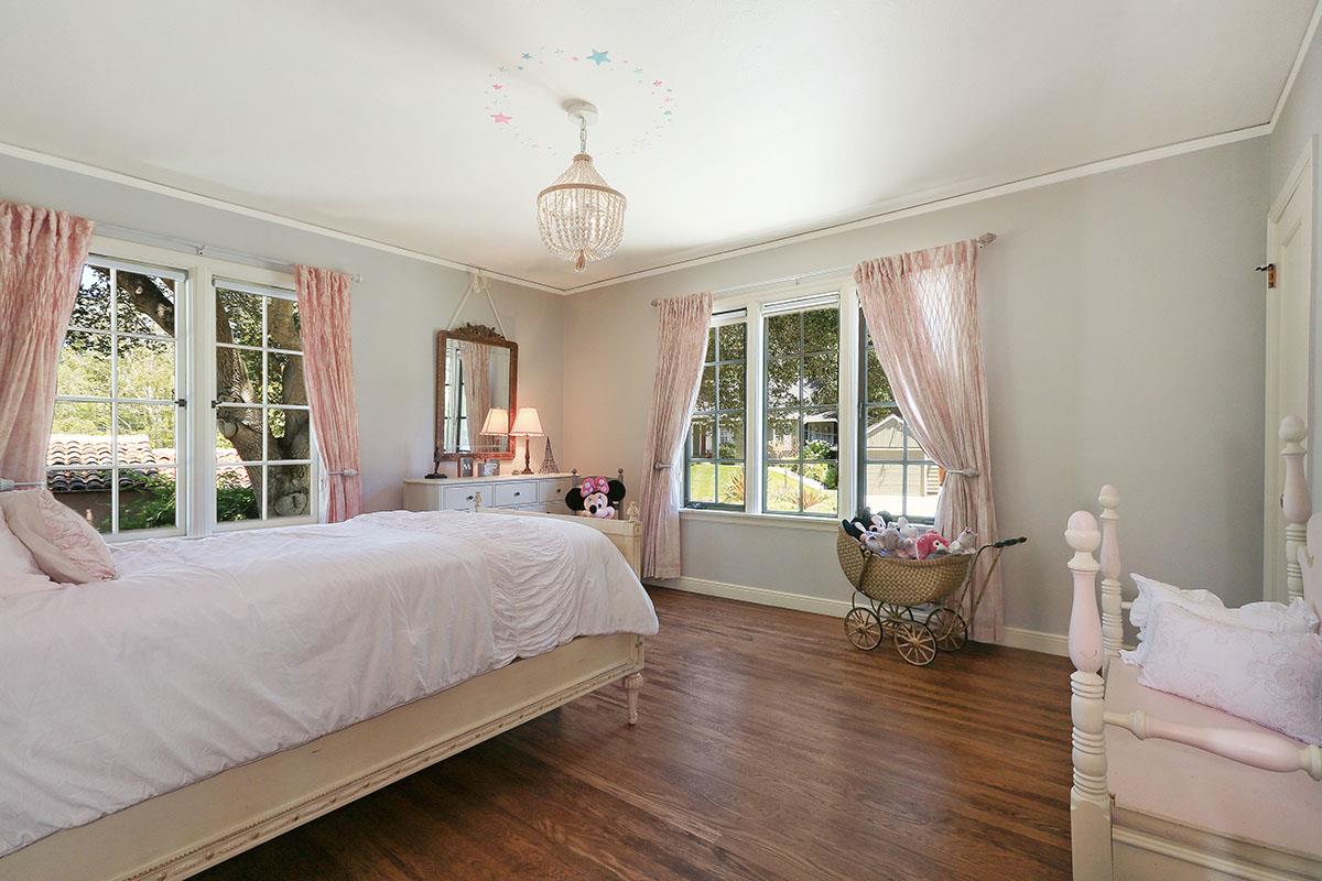 419 Edgewood Road San Mateo, CA 94402 - Photo 13 of 38 Gallery Image 13