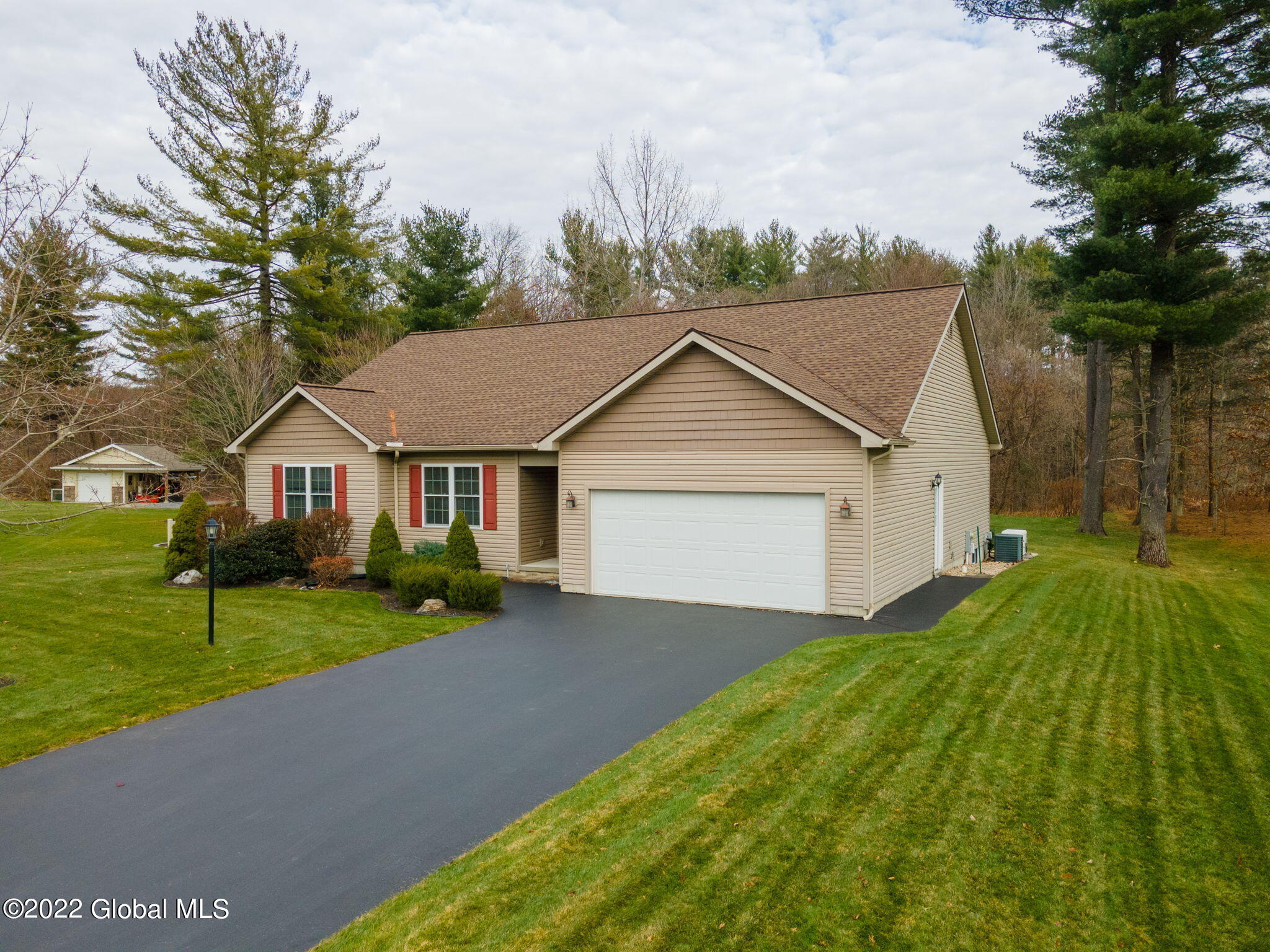 1460 Rocco Drive Schenectady, NY 12303 - Photo 41 of 44 41-web-or-mls-1460RoccoDr-41