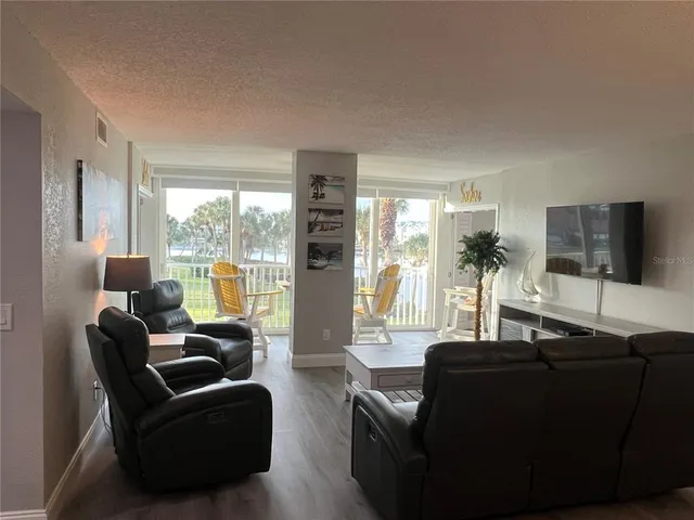 $2,300 | 10216 Regal Drive, Unit 201, Largo, FL 33774