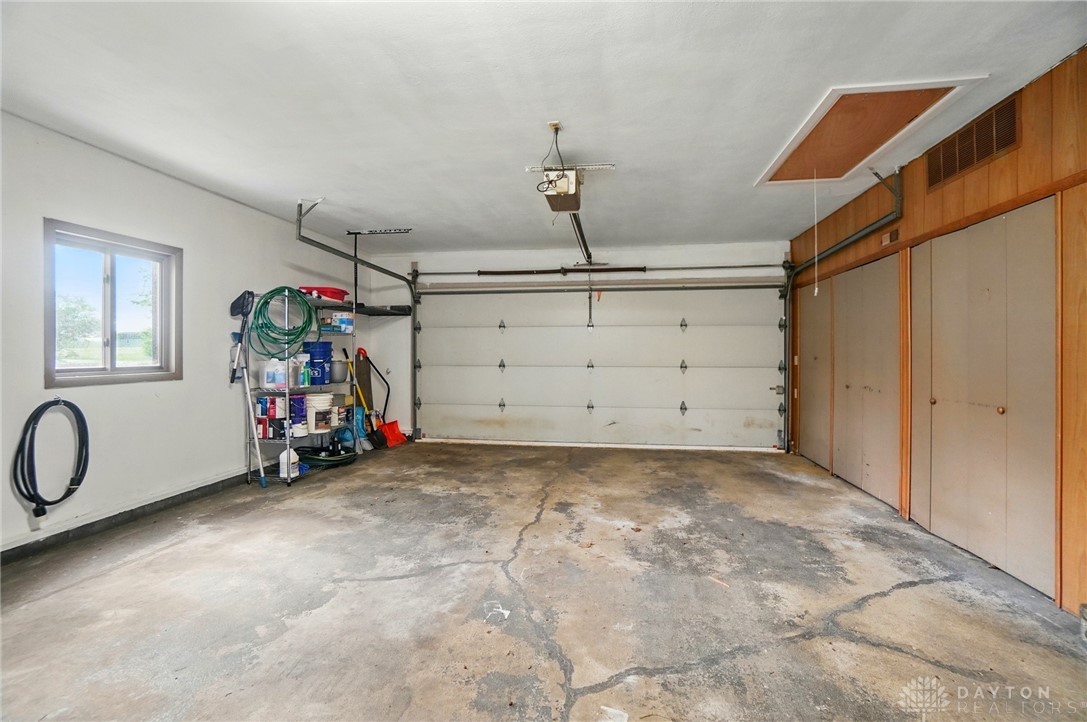 4660 Hogpath Road Greenville, OH 45331 - Photo 14 of 24 Garage