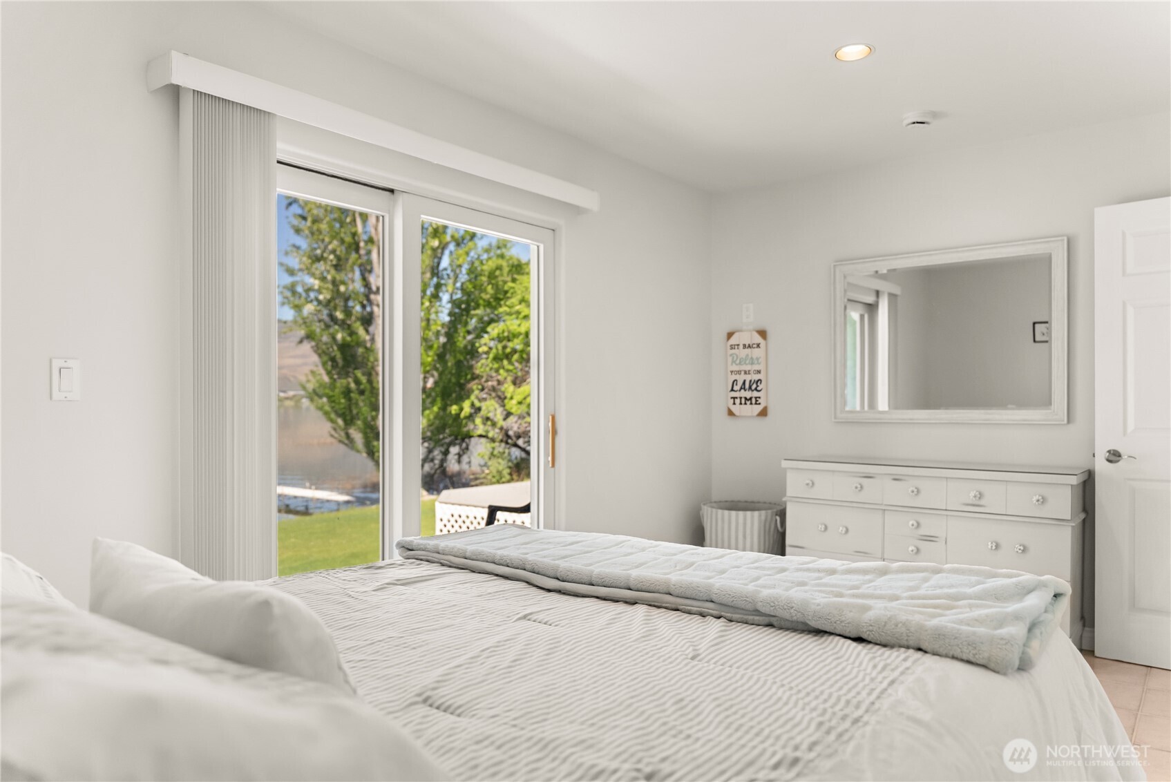 428 Eastlake Road Oroville, WA 98844 - Photo 19 of 34 a bedroom with a bed and a window