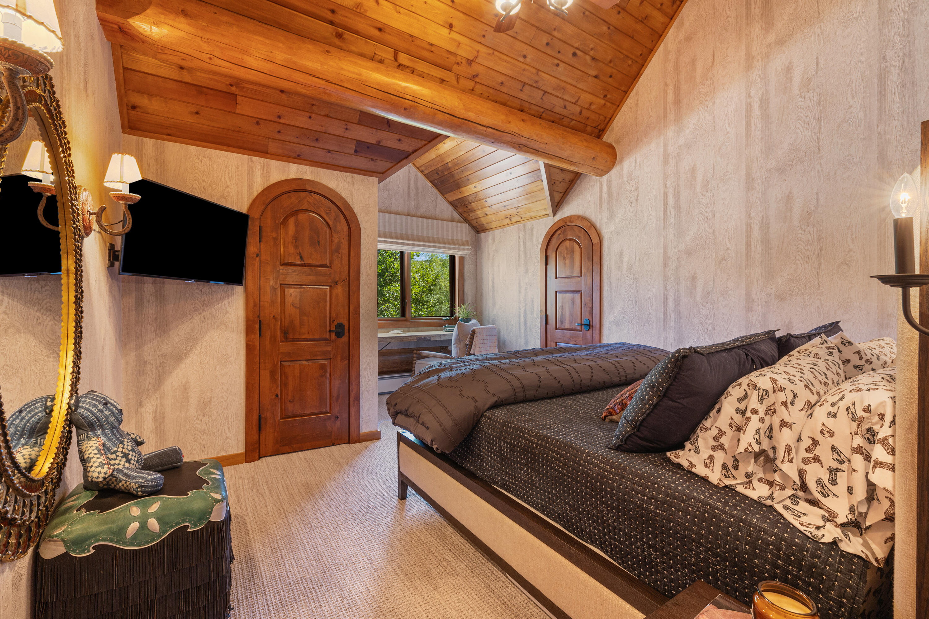 61380 Devils Ladder Road Mountain Center, CA 92561 - Photo 16 of 44 a living room with furniture