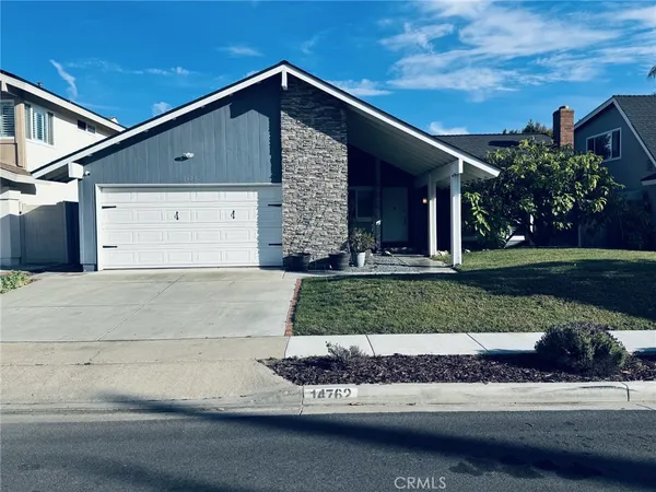 $4,800 | 14762 Foxcroft Road, Tustin, CA 92780