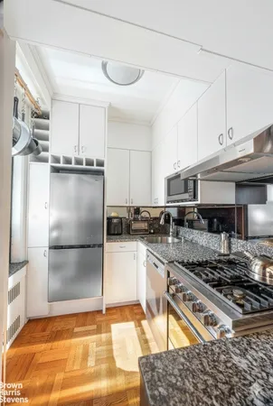 $835,000 | 123 East 37th Street, Unit 14C | Murray Hill