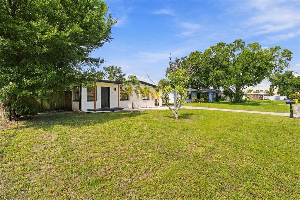 8862 Robin Road Seminole, FL 33777 - Photo 2 of 56 Gallery Image 2