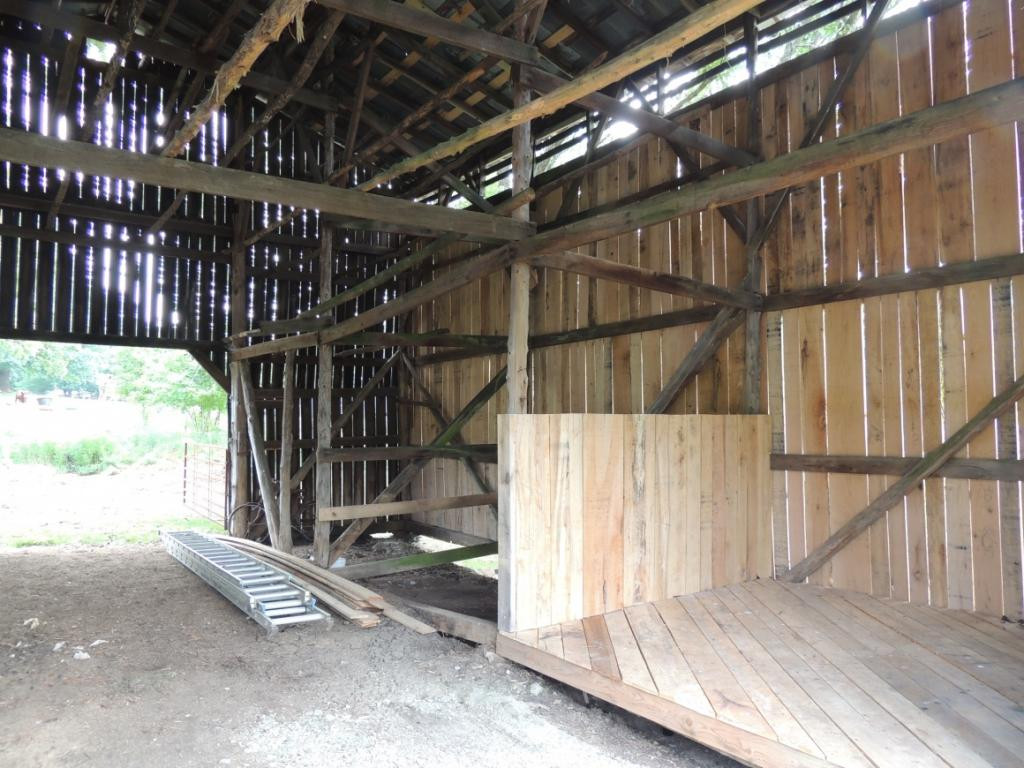 124 Meadow View Road Rogersville, TN 37857 - Photo 18 of 27 Barn inside