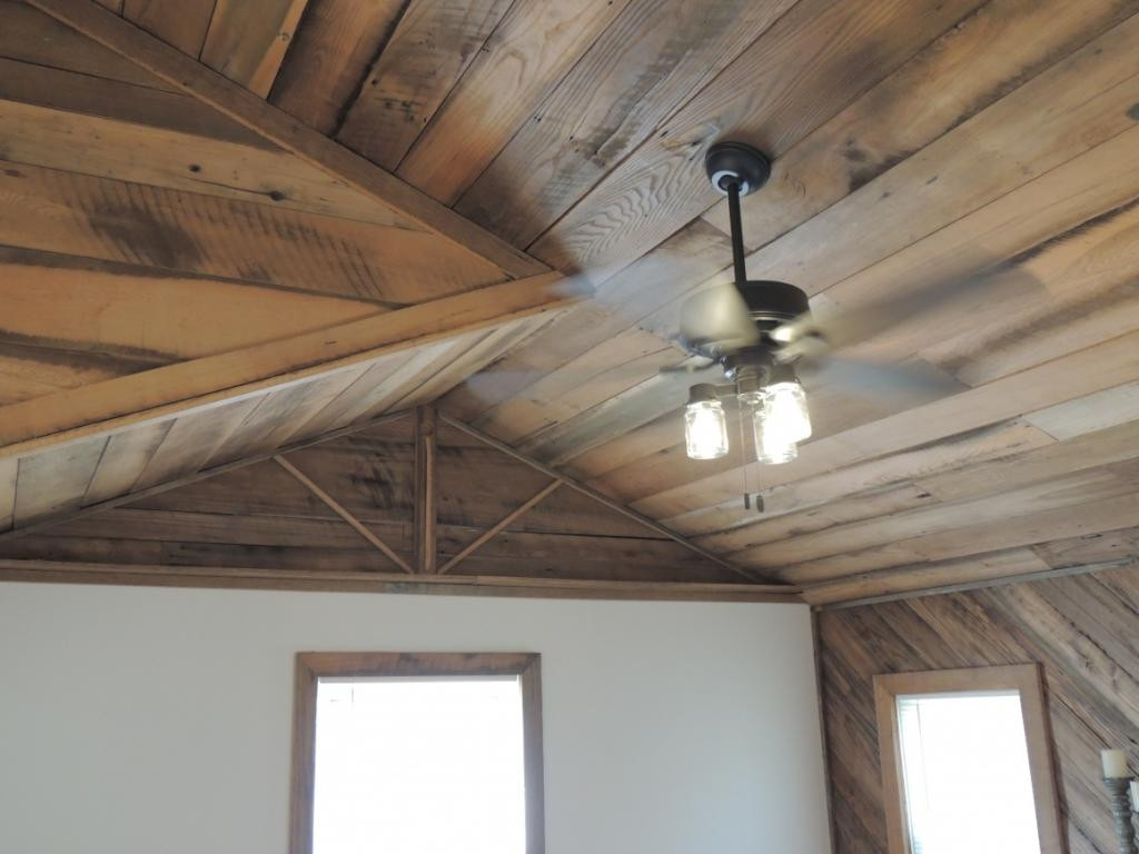124 Meadow View Road Rogersville, TN 37857 - Photo 3 of 27 Living Room Vaulted Ceiling