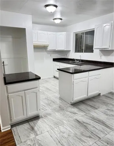 $3,300 | 822-824 East 87th Street, Los Angeles, CA 90002