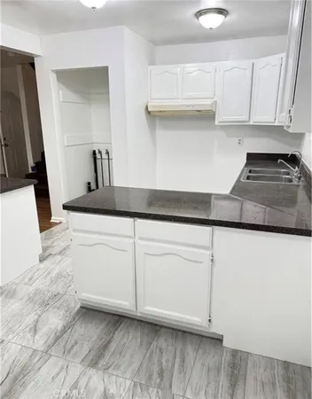 $3,200 | 822-824 East 87th Street, Los Angeles, CA 90002