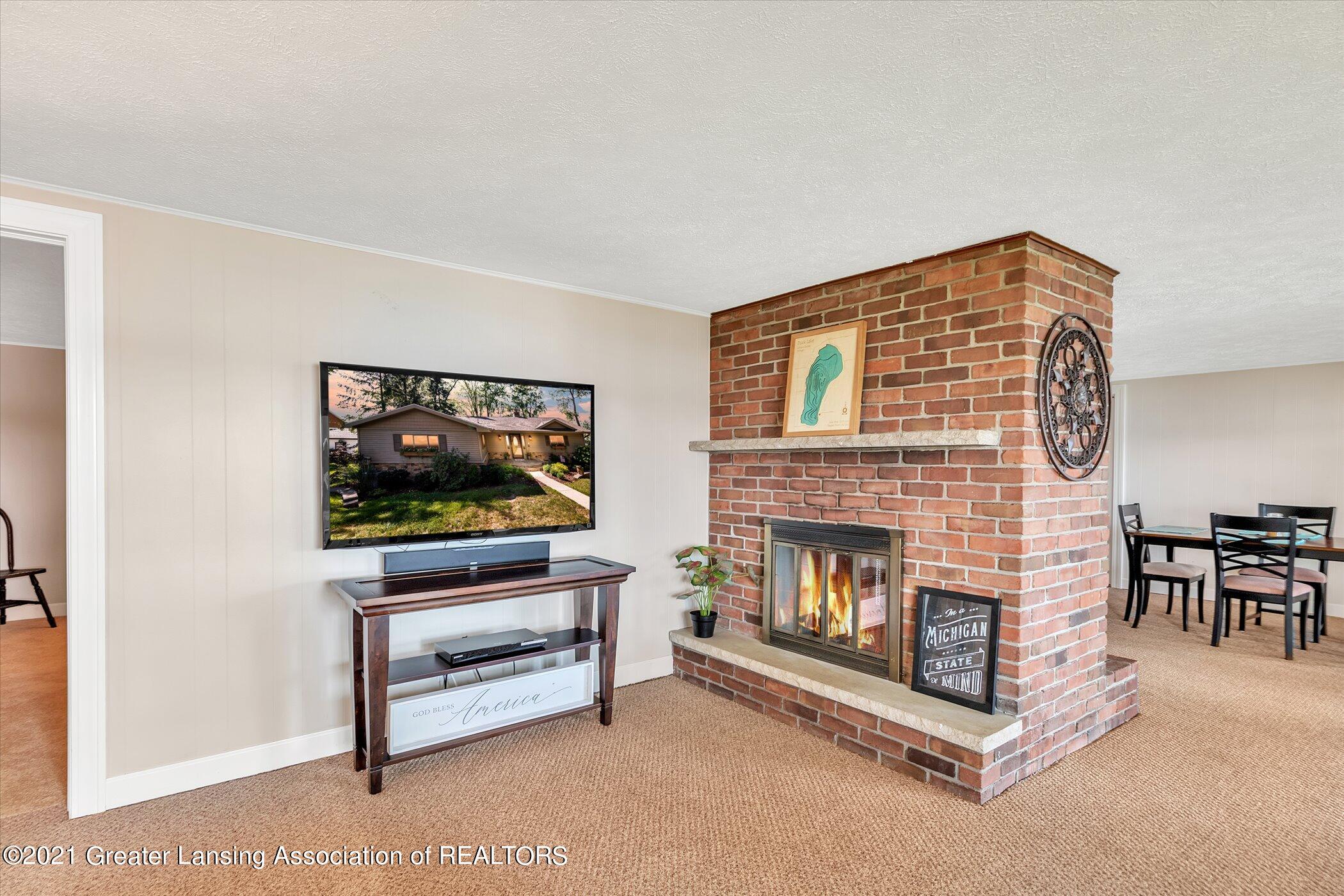 3691 Anderson Road Albion, MI 49224 - Photo 26 of 58 Family Room2