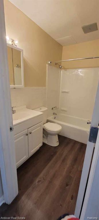 330 South Drake Road, Unit M08 Kalamazoo, MI 49009 - Photo 3 of 64