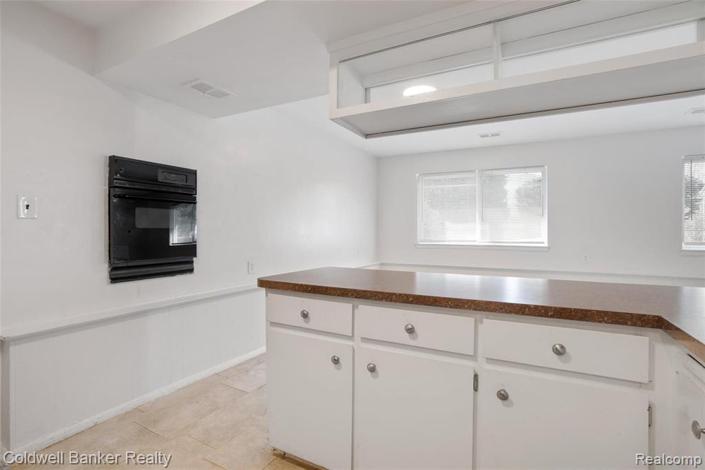 1272 East Square Lake Road Bloomfield Hills, MI 48304 - Photo 13 of 36