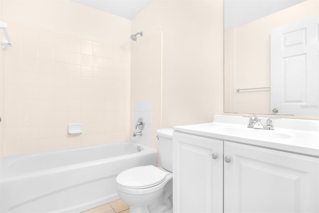 10873 Windsor Walk Drive, Unit 4106 Orlando, FL 32837 - Photo 14 of 30 a bathroom with a sink a toilet and a bathtub