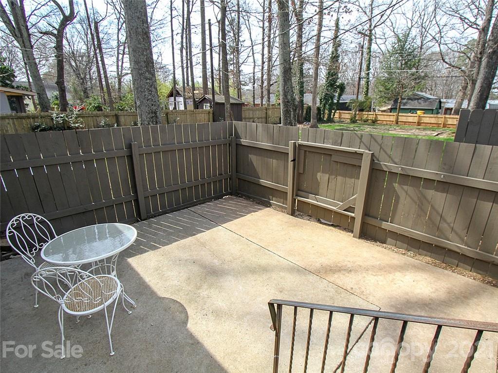 405 Fieldstone Road Mooresville, NC 28115 - Photo 40 of 46 a backyard of a house with table and chairs