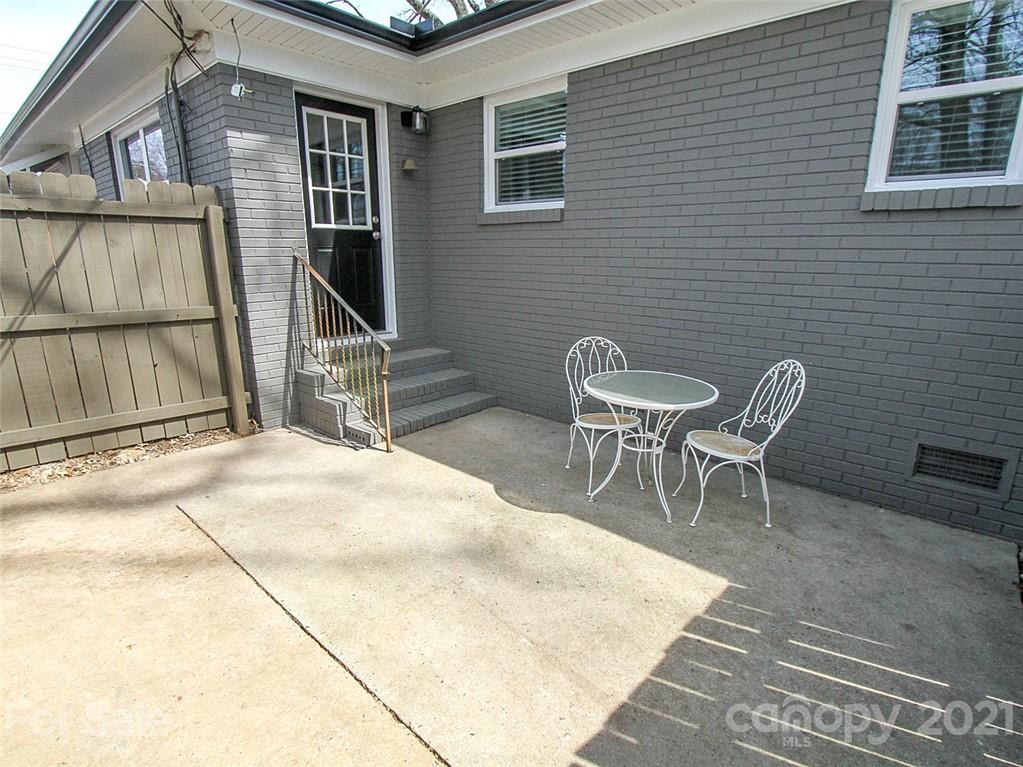 405 Fieldstone Road Mooresville, NC 28115 - Photo 41 of 46 a outdoor space with a bench