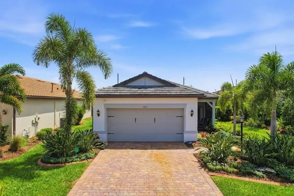 $450,000 | 7017 Hanover Court, Bradenton, FL 34202
