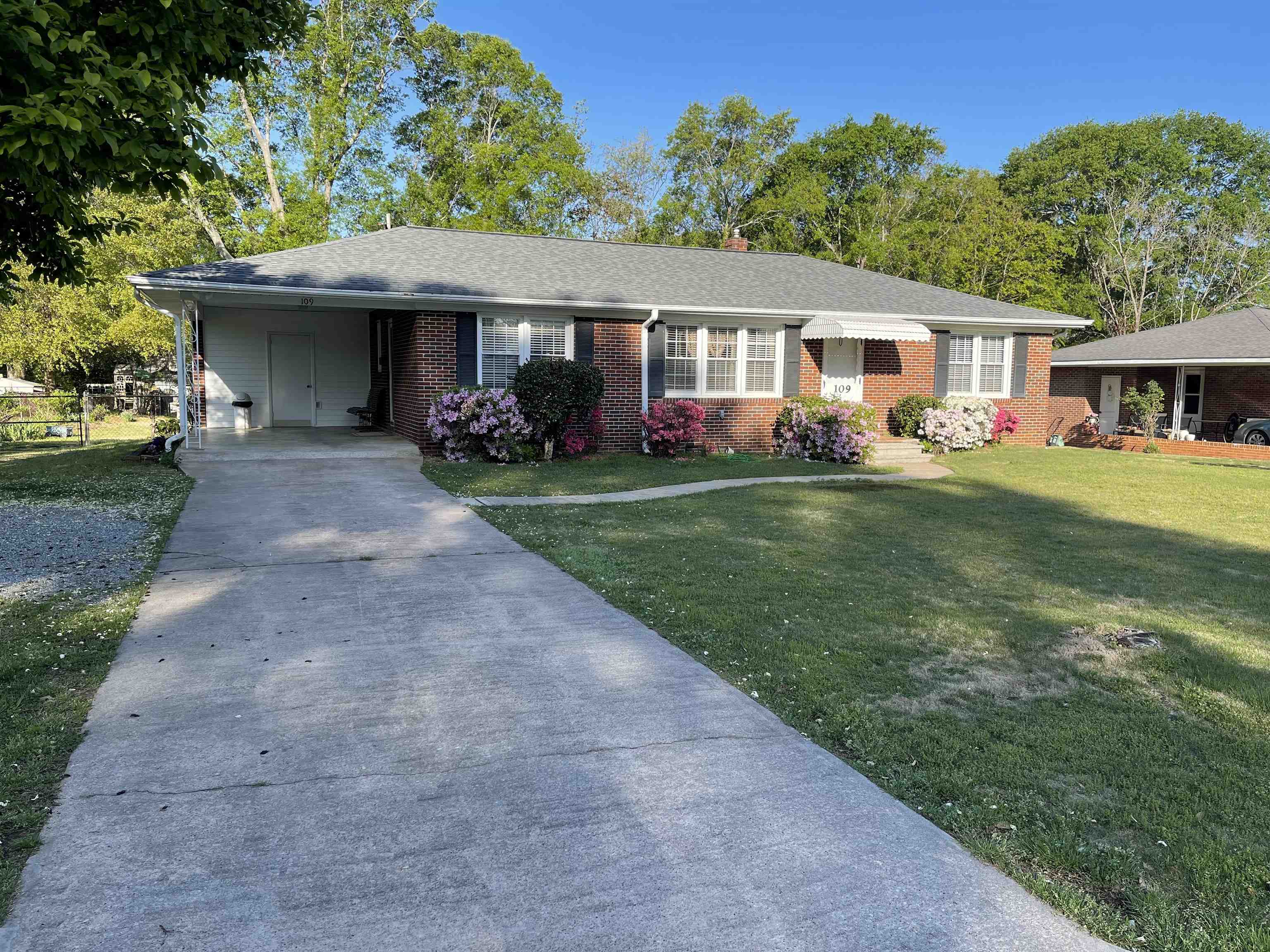 109 Loche Adele Drive Spartanburg, SC 29307 - Photo 2 of 27