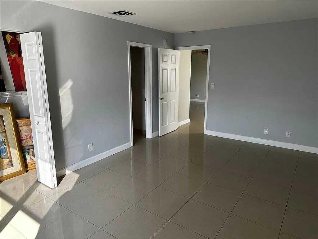 105 South Riverside Drive, Unit 303 Pompano Beach, FL 33062 - Photo 25 of 37 PHOTO-2025-11-07-07-03-18 2