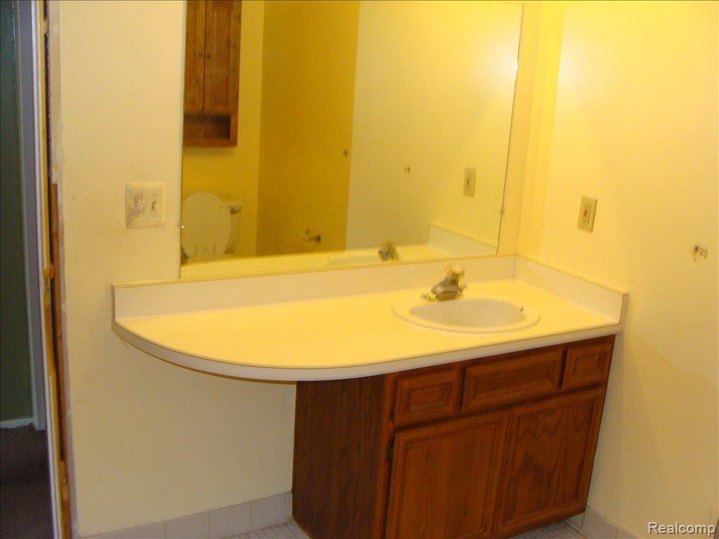 24469 Woodbridge Road, Unit 45M Warren, MI 48091 - Photo 5 of 10 DSC05266