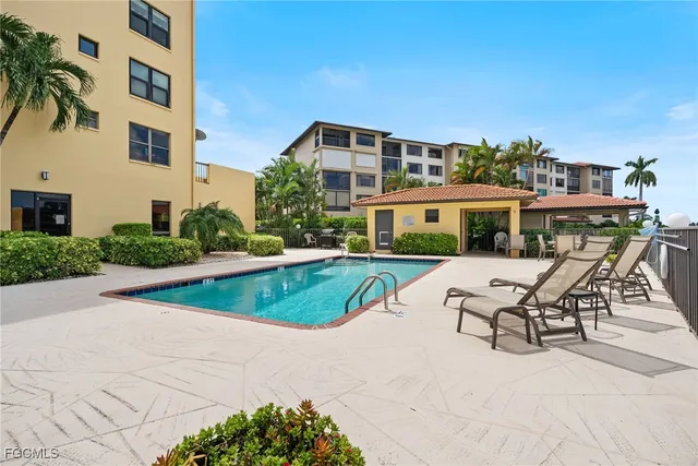 $1,800 | 4019 Southeast 20th Place, Unit 303, Cape Coral, FL 33904