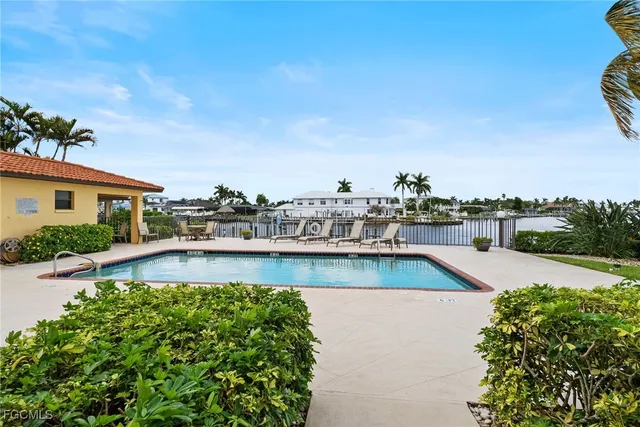 $1,800 | 4019 Southeast 20th Place, Unit 303, Cape Coral, FL 33904