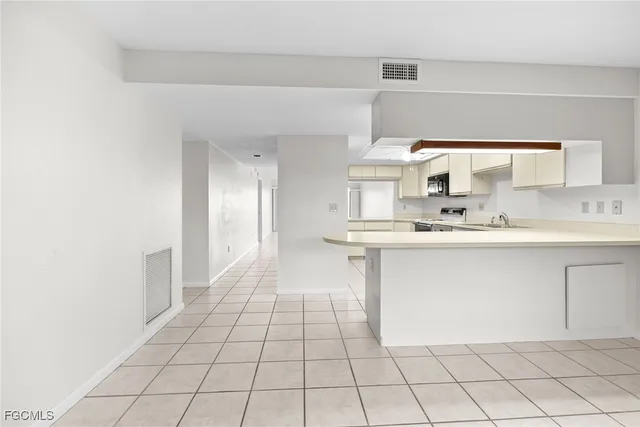 $1,800 | 4019 Southeast 20th Place, Unit 303, Cape Coral, FL 33904