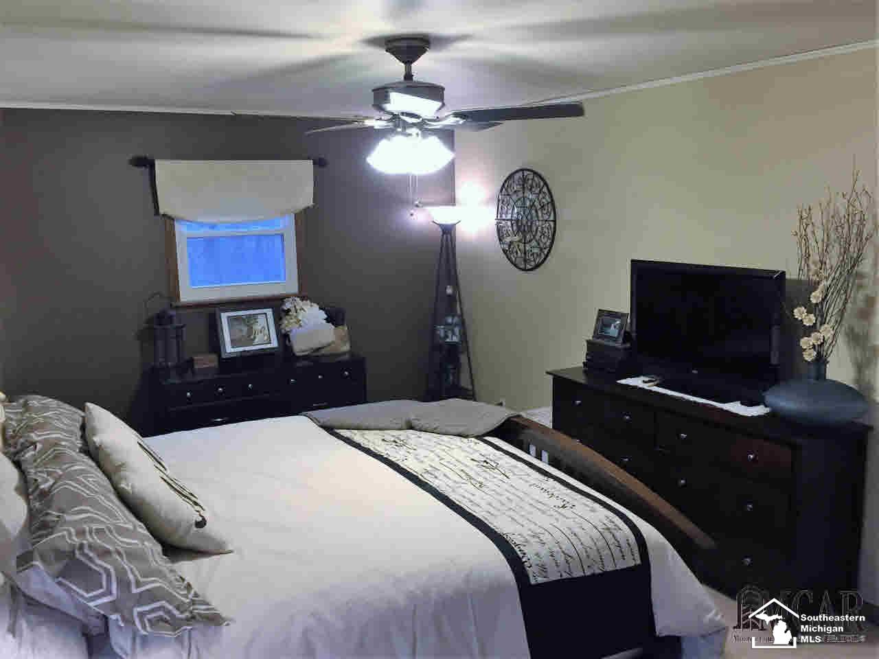 13046 West Dunbar Road Dundee, MI 48131 - Photo 15 of 21 Master bedroom