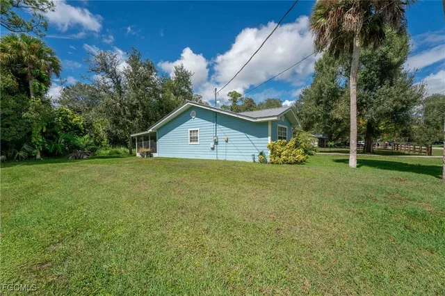 a view of a house with a backyard