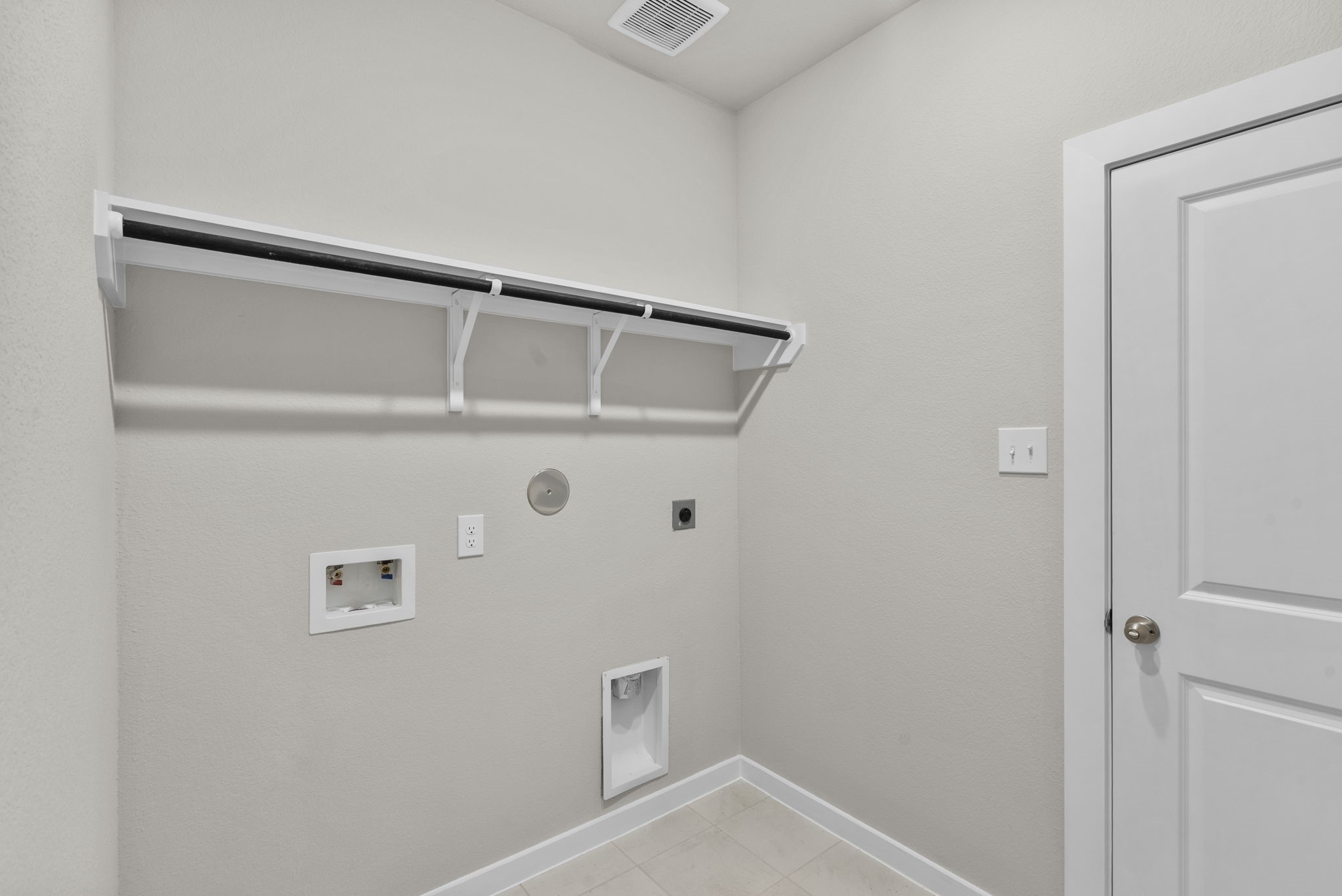 1911 Stargazer Lane Angleton, TX 77515 - Photo 22 of 33 a view of an empty room