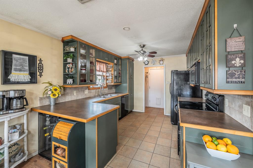 748 Regency Drive Hurst, TX 76054 - Photo 13 of 31