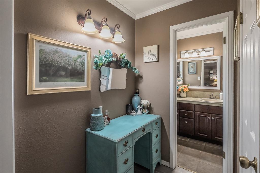 748 Regency Drive Hurst, TX 76054 - Photo 16 of 31 Sitting/Vanity area (primary bedroom-bath area)