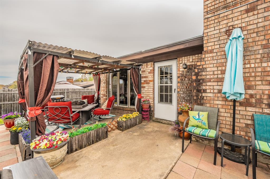 748 Regency Drive Hurst, TX 76054 - Photo 6 of 31 A great place to unwind....