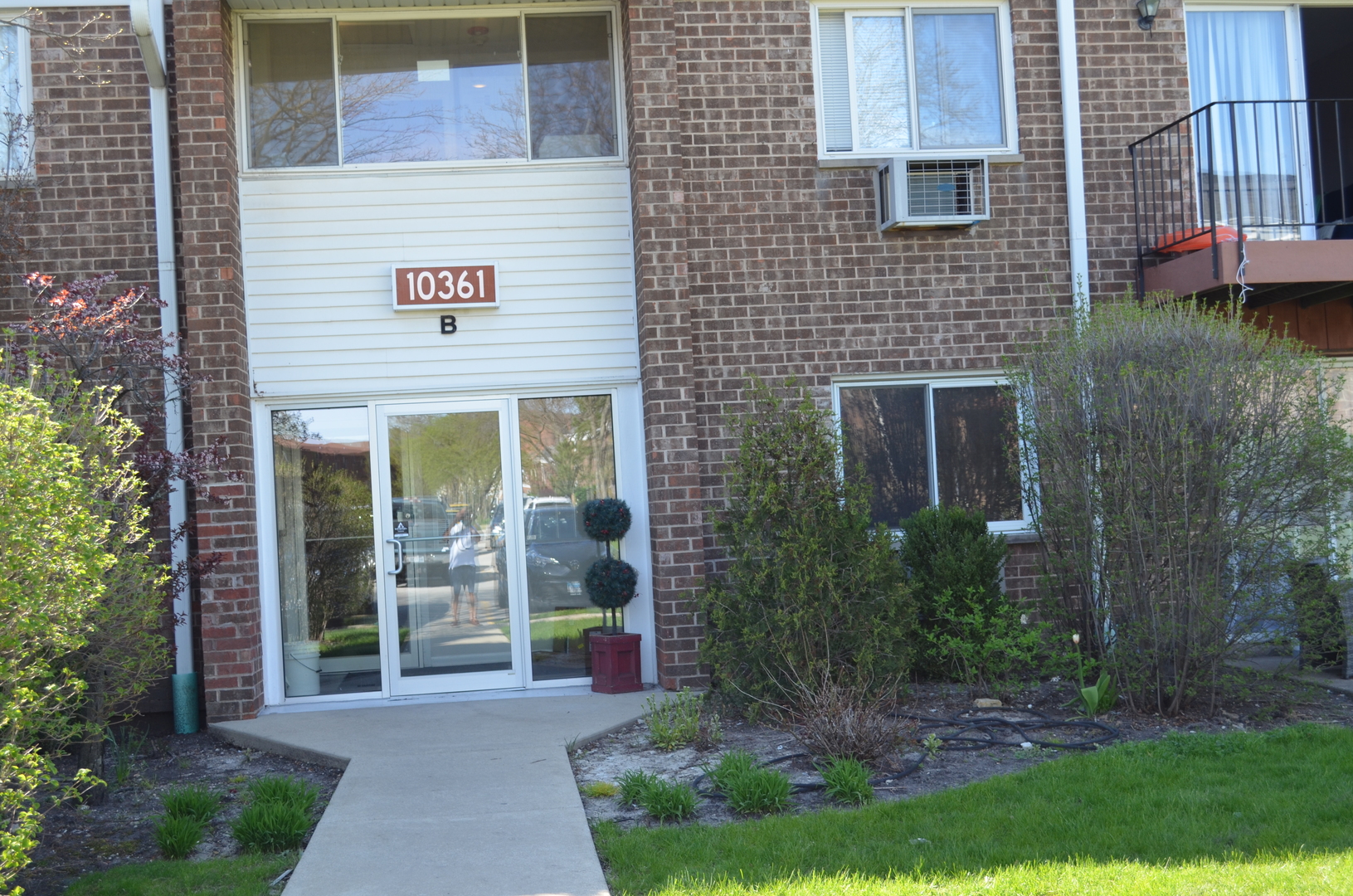 10361 Dearlove Road, Unit 1I Glenview, IL 60025 - Photo 2 of 32