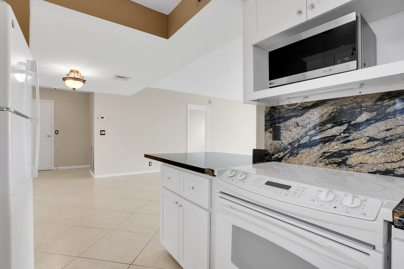 336 Golfview Road, Unit 1115 North Palm Beach, FL 33408 - Photo 14 of 40 Kitchen