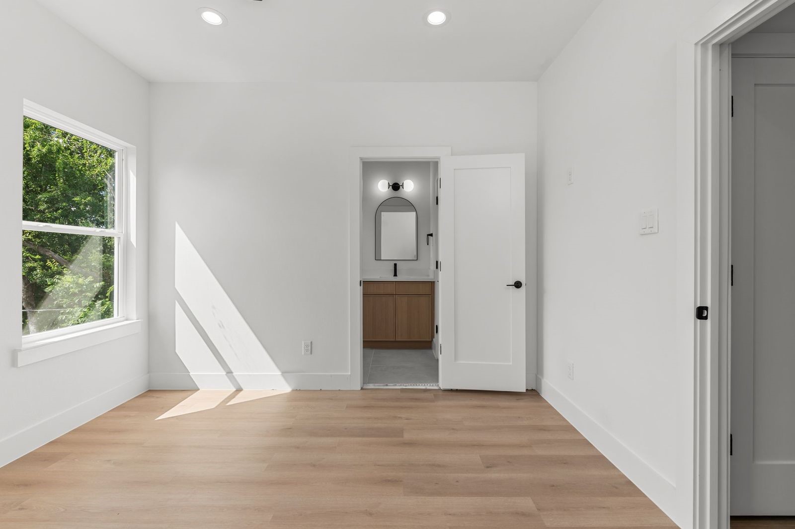 3348 Sauer Street Houston, TX 77004 - Photo 14 of 24 2nd bedroom on 3rd floor