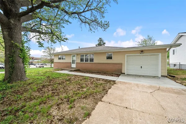 $305,000 | 1201 Clearview Drive, St. Charles, MO 63303