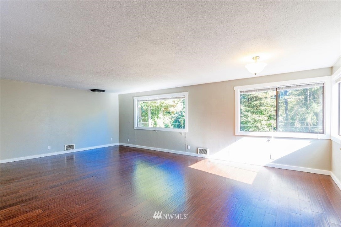 4227 Robinson Road Northeast Bremerton, WA 98310 - Photo 3 of 25 Gallery Image 3