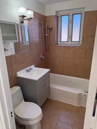 $3,000 | 136 Boylston Street, Unit 1, Newton, MA 02467