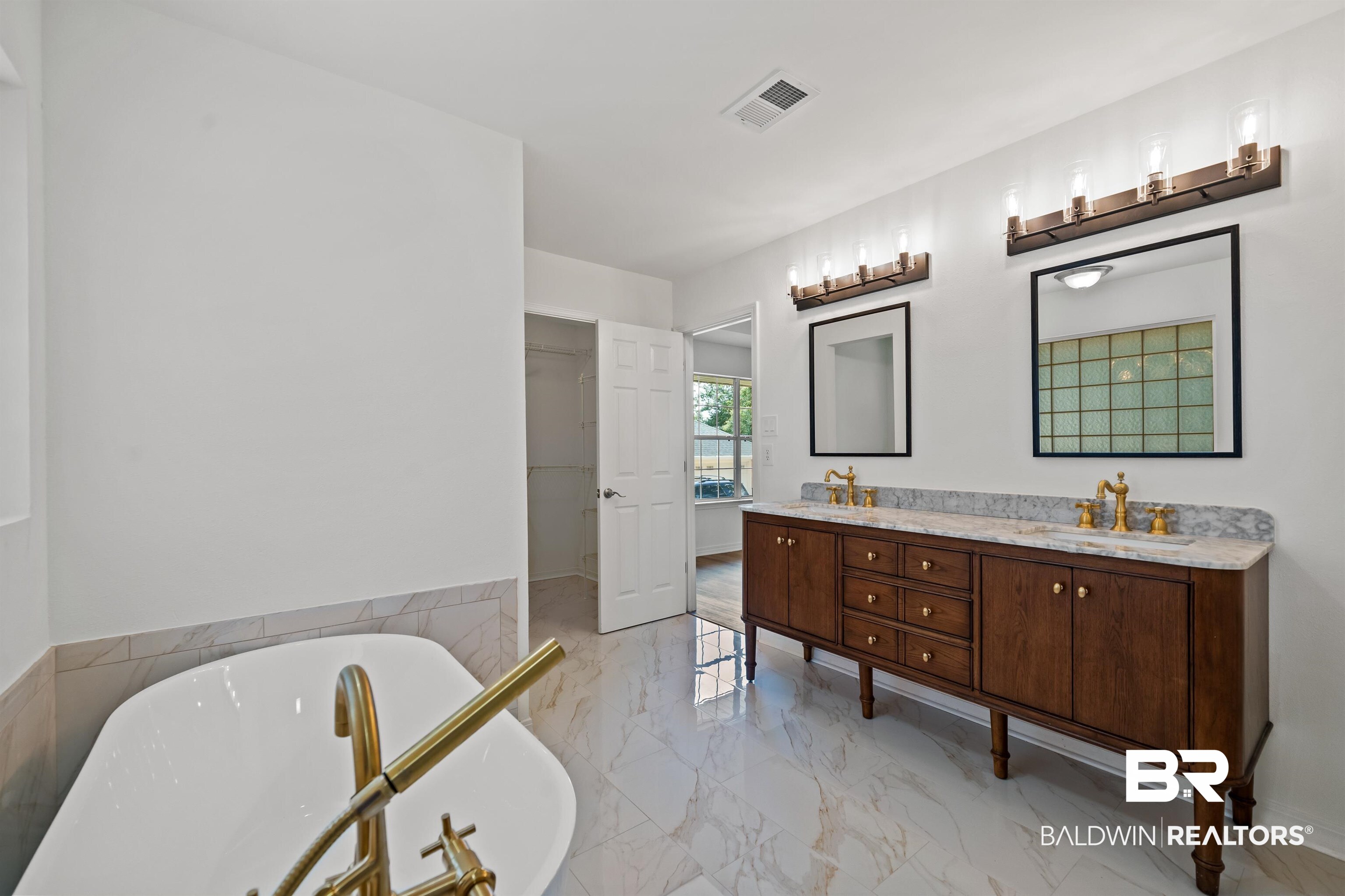 16362 Hamlet Lane Foley, AL 36535 - Photo 21 of 46 Primary suite