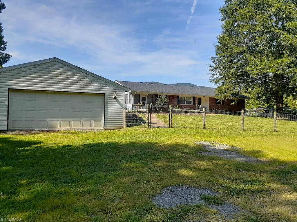 495 Seven Island Road Danbury, NC 27016 - Photo 2 of 30 Gallery Image 2