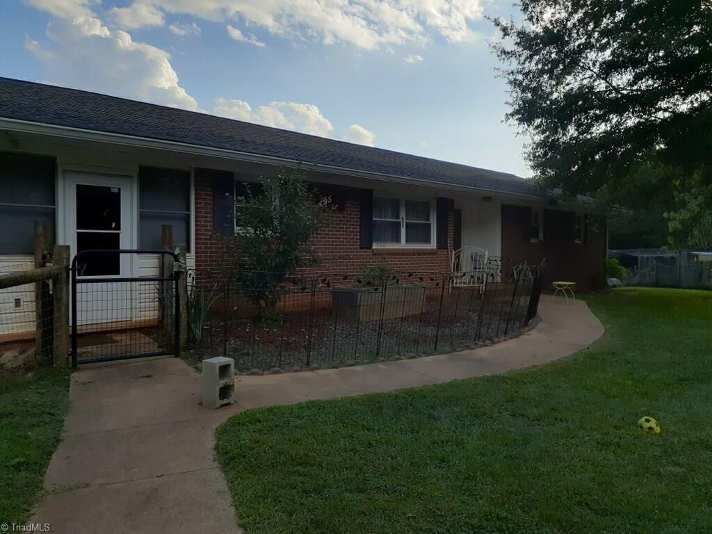 495 Seven Island Road Danbury, NC 27016 - Photo 3 of 30 Gallery Image 3