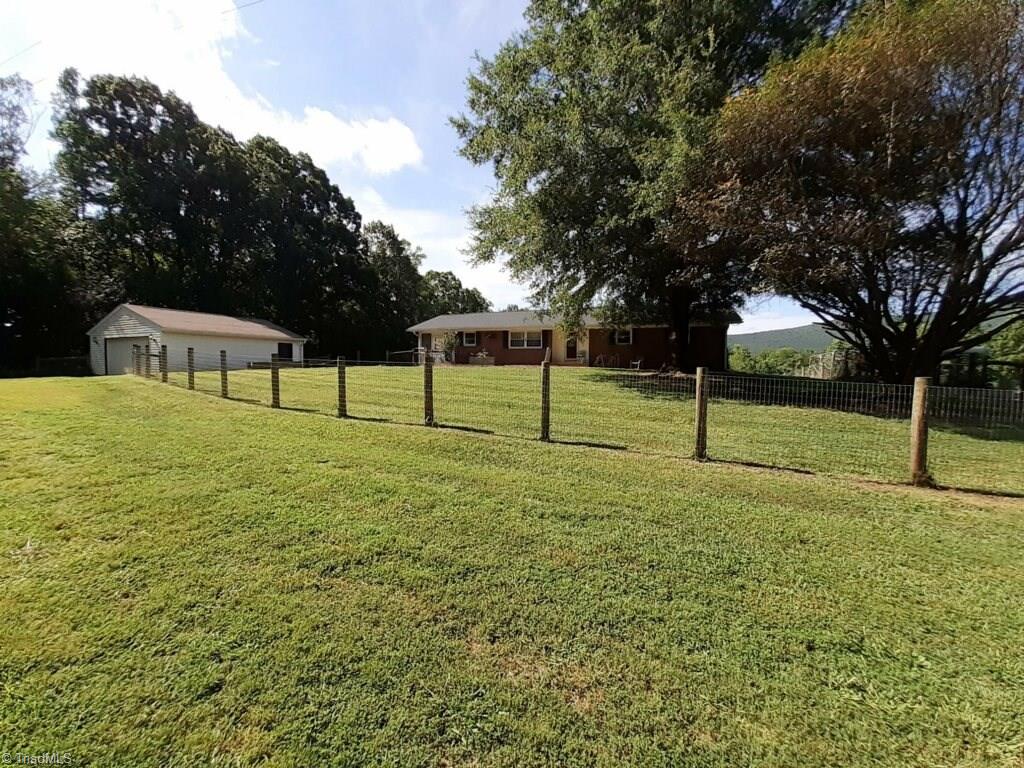 495 Seven Island Road Danbury, NC 27016 - Photo 4 of 30 Gallery Image 4